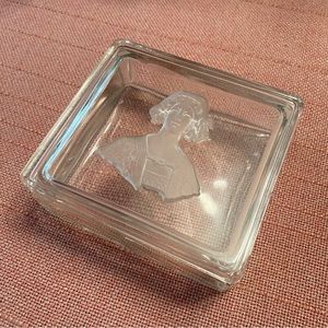 Colonial Woman’s Bust Engraved On A Cut Glass Trinket / Cigarette Box